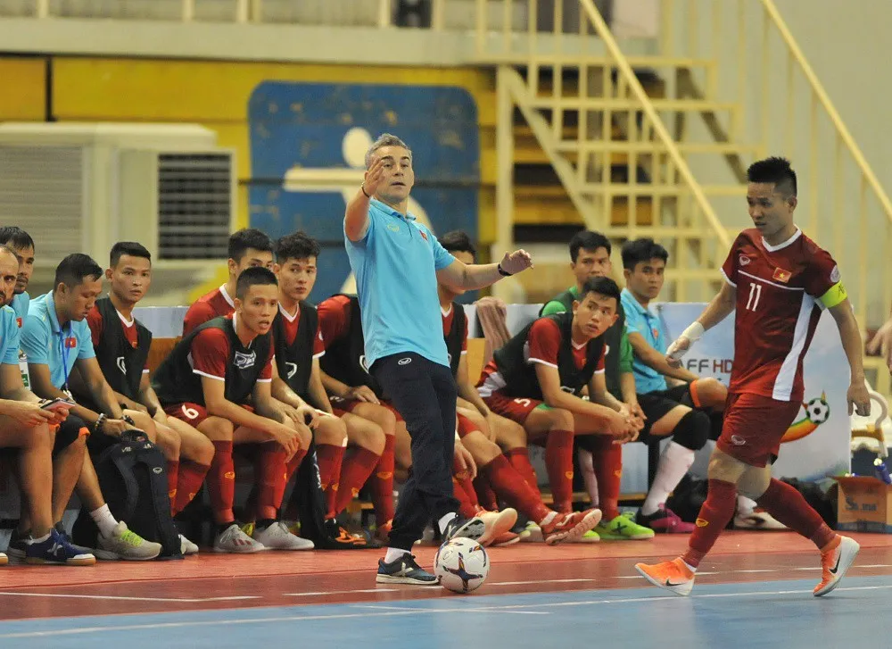 HLV Miguel Rodrigo: “ĐT futsal Việt Nam thua Thái Lan bởi mất tập trung trong 20 giây” - Ảnh 2. HLV Miguel Rodrigo: “ĐT futsal Việt Nam thua Thái Lan bởi mất tập trung trong 20 giây” - Ảnh 2.