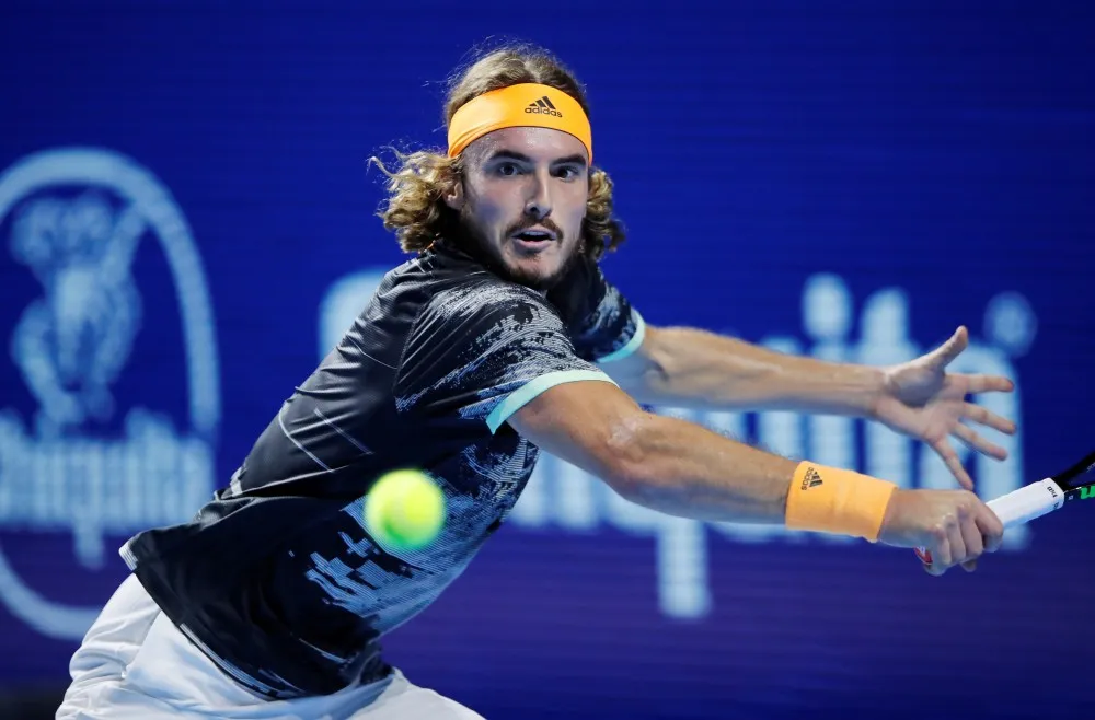 Vượt qua Tsitsipas, Roger Federer vào chung kết Basel mở rộng 2019 - Ảnh 1. Vượt qua Tsitsipas, Roger Federer vào chung kết Basel mở rộng 2019 - Ảnh 1.