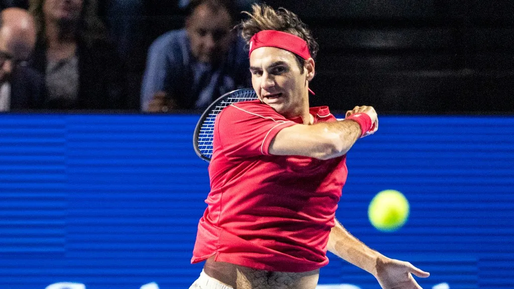 Vượt qua Tsitsipas, Roger Federer vào chung kết Basel mở rộng 2019 - Ảnh 2. Vượt qua Tsitsipas, Roger Federer vào chung kết Basel mở rộng 2019 - Ảnh 2.