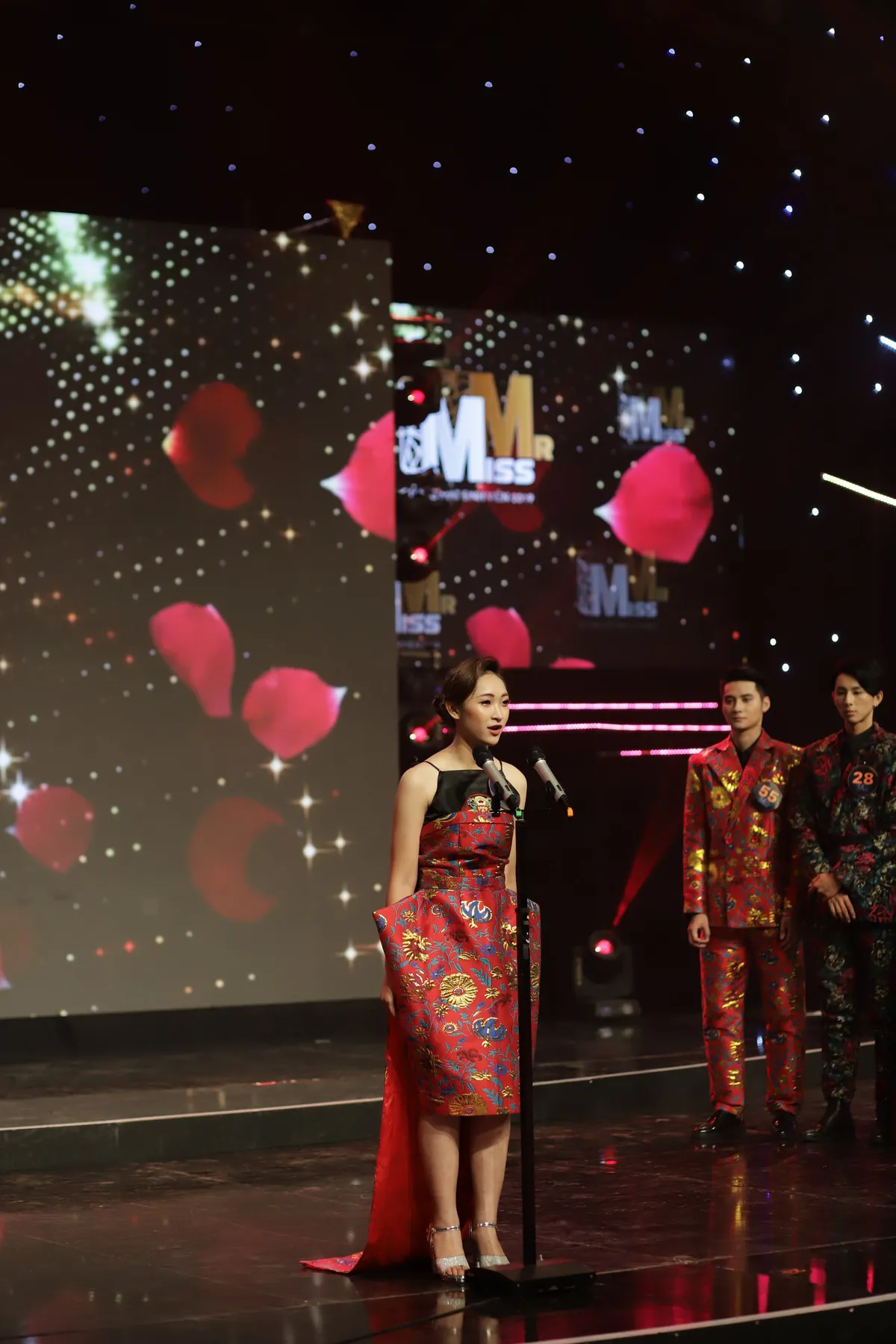 Top 12 Mr&Miss - Gương mặt sinh viên 2019 lộng lẫy với trang phục dạ hội - Ảnh 7.