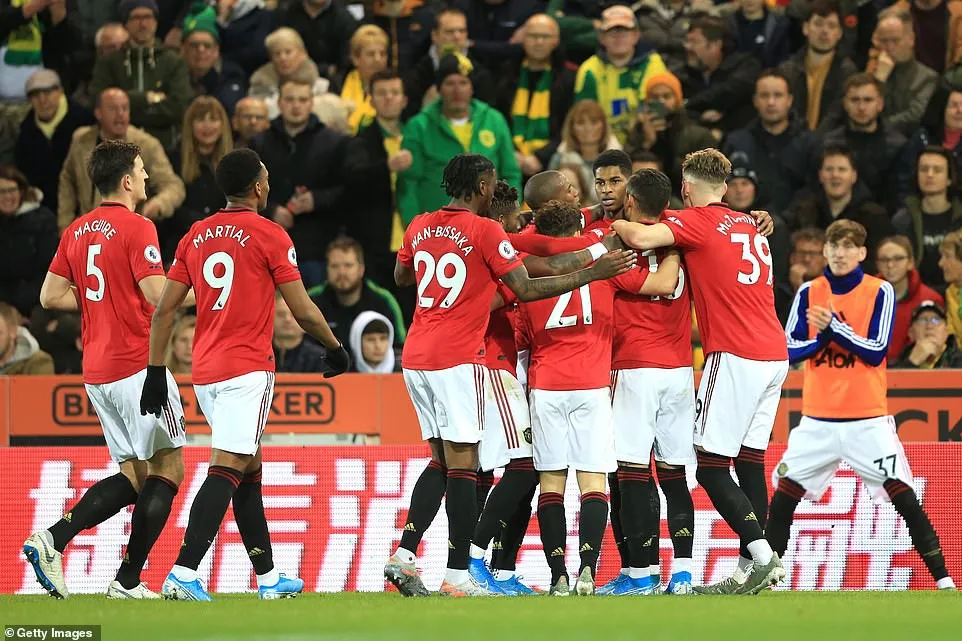 Norwich 1-3 Manchester United: 2 lần đá hỏng penalty, Man Utd vẫn giành trọn 3 điểm - Ảnh 5. Norwich 1-3 Manchester United: 2 lần đá hỏng penalty, Man Utd vẫn giành trọn 3 điểm - Ảnh 5.