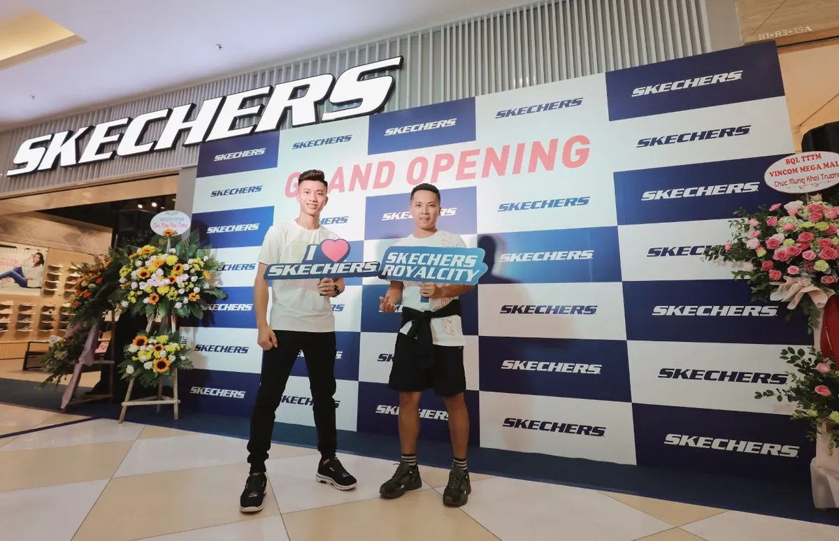 Skechers với bất ngờ kép: Justatee, Châu Bùi, Phan Văn Đức và Đỗ Kim Phúc tụ hội tại Hà Nội - Ảnh 1.