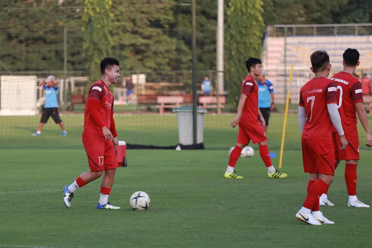 Giáo án nhẹ nhàng trong buổi tập thứ 2 của ĐT Việt Nam - Ảnh 8. Giáo án nhẹ nhàng trong buổi tập thứ 2 của ĐT Việt Nam - Ảnh 8.