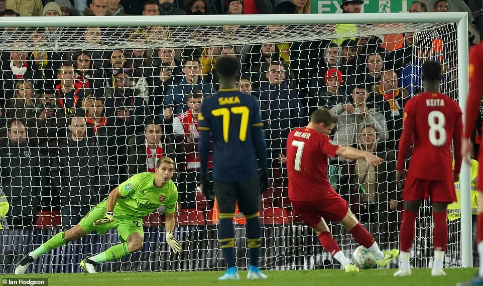 Liverpool 5-5 (pen 5-4) Arsenal: Rượt đuổi tỷ số ngoạn mục, thắng lợi nghẹt thở! - Ảnh 2.