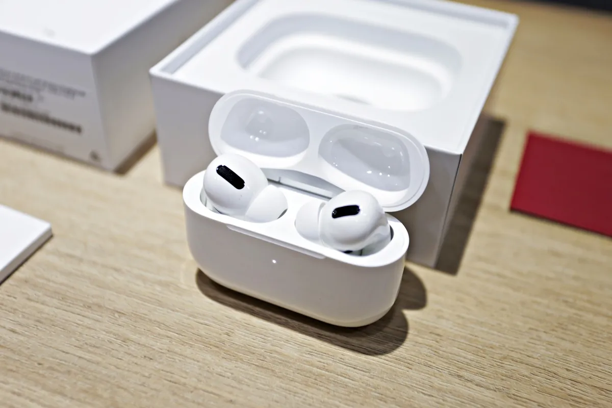 Trên tay AirPods Pro và so sánh với AirPods thế hệ cũ - Ảnh 4.