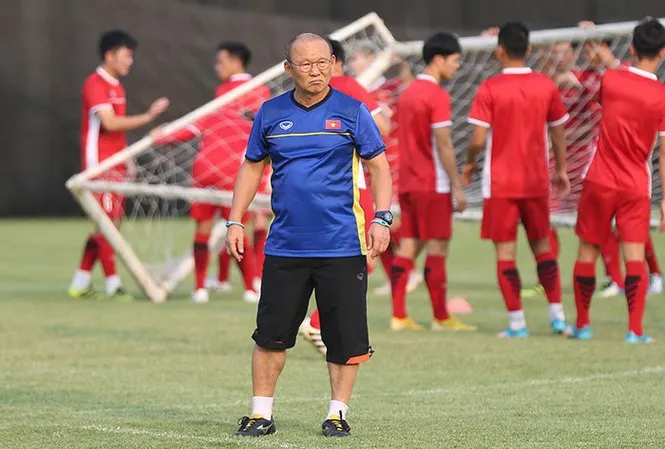 HLV Park Hang Seo sẽ dự khán V.League 2020 để tuyển quân cho ĐT Việt Nam - Ảnh 2. HLV Park Hang Seo sẽ dự khán V.League 2020 để tuyển quân cho ĐT Việt Nam - Ảnh 2.