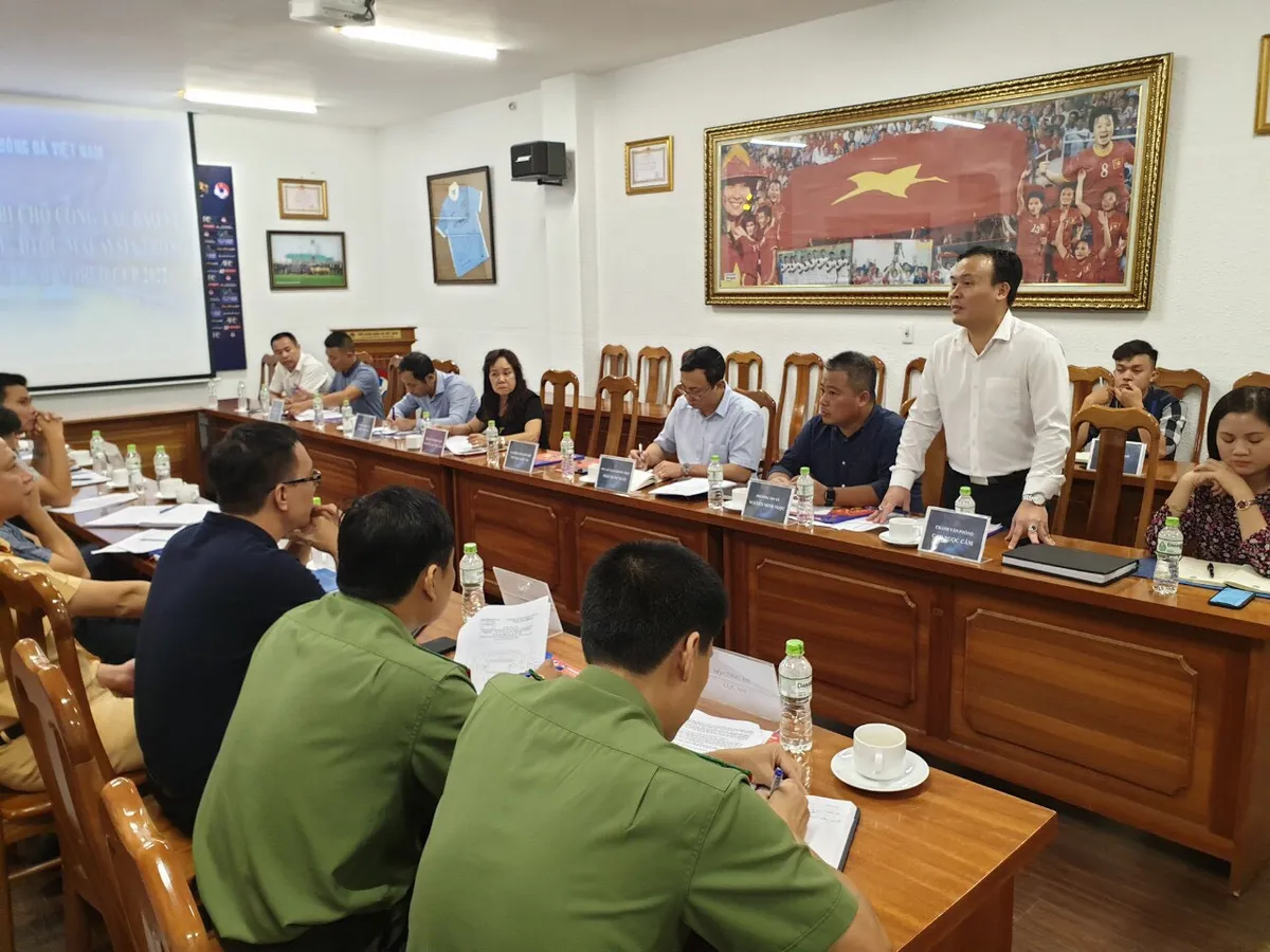 Trước trận ĐT Việt Nam - ĐT Malaysia: Kiên quyết ngăn chặn, xử lý nghiêm đốt pháo nổ, pháo sáng trên sân - Ảnh 1. Trước trận ĐT Việt Nam - ĐT Malaysia: Kiên quyết ngăn chặn, xử lý nghiêm đốt pháo nổ, pháo sáng trên sân - Ảnh 1.
