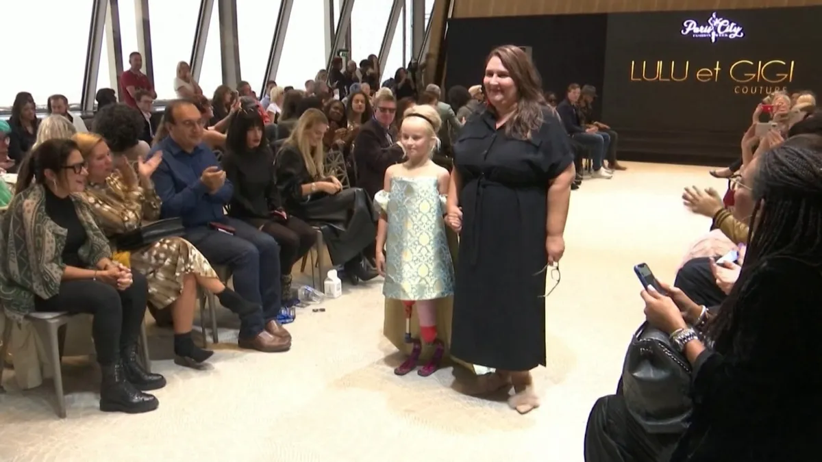 Những người mẫu kh&ocirc;ng chuy&ecirc;n toả s&aacute;ng - Ảnh 4.