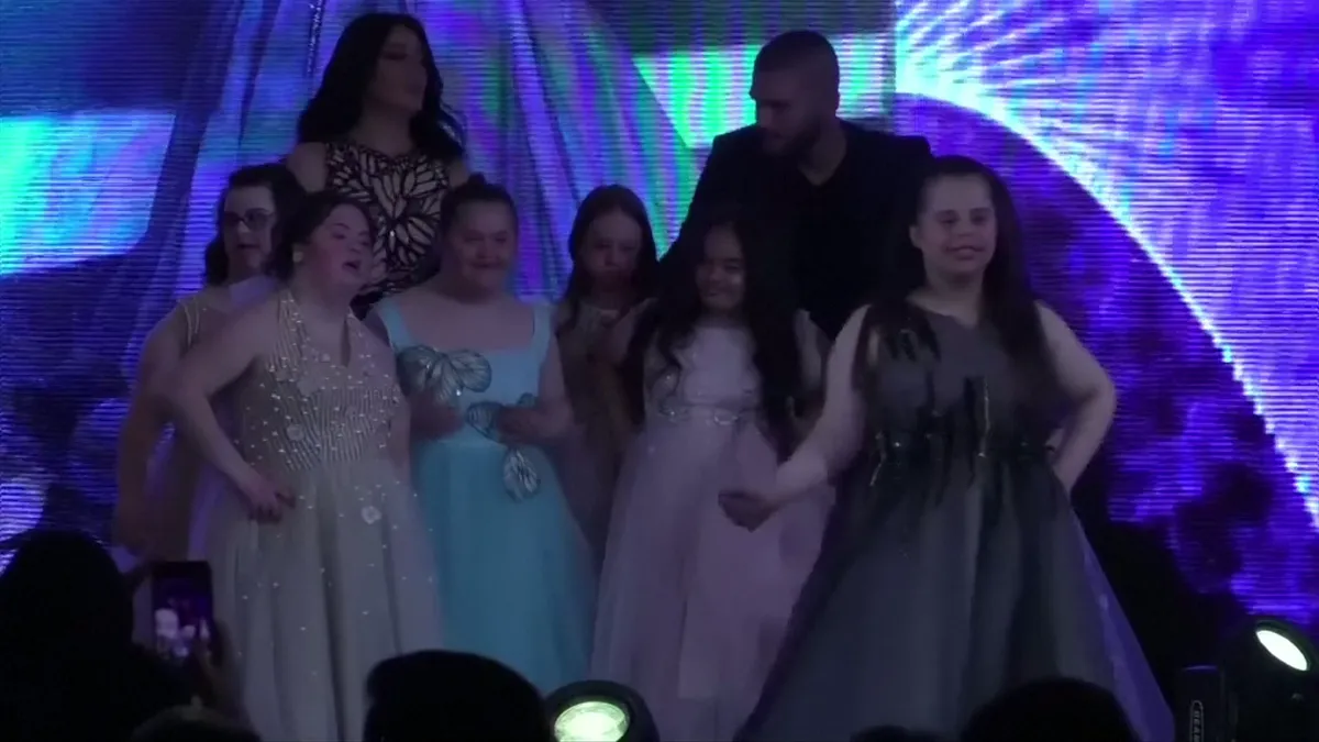 Những người mẫu kh&ocirc;ng chuy&ecirc;n toả s&aacute;ng - Ảnh 2.