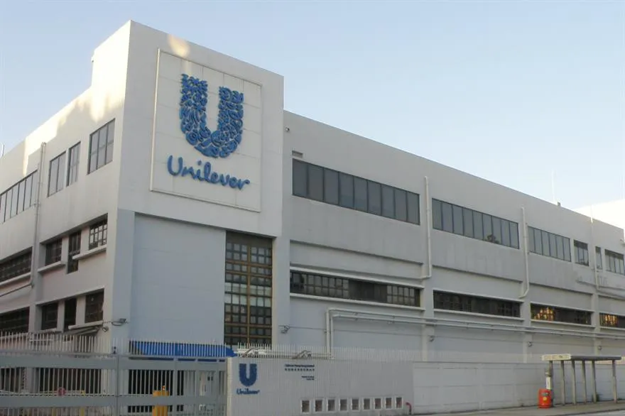 Unilever giảm 50% lượng bao bì nhựa sử dụng 1 lần - Ảnh 1. Unilever giảm 50% lượng bao bì nhựa sử dụng 1 lần - Ảnh 1.