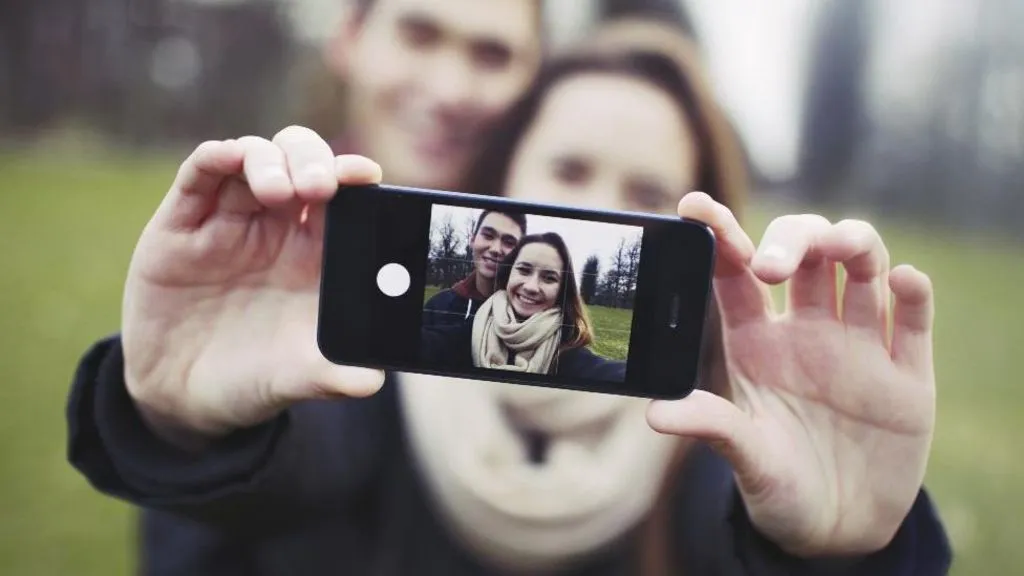 Gần 90% người trẻ n&oacute;i rằng họ muốn mua iPhone - Ảnh 1.