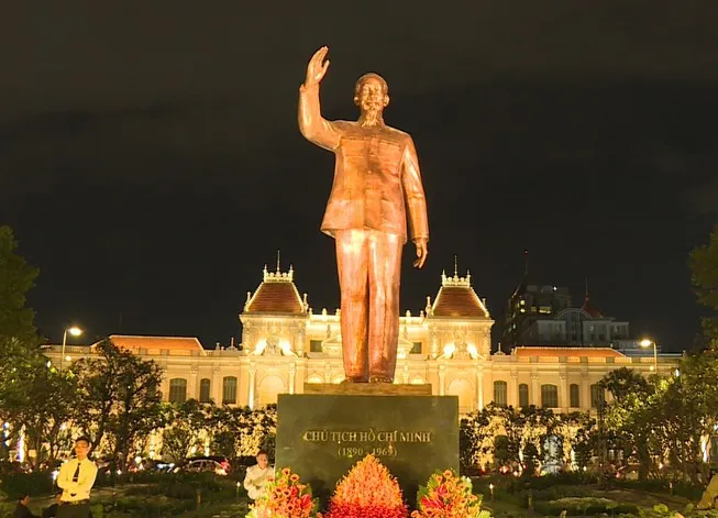 Khánh thành đài phun nước tại phố đi bộ Nguyễn Huệ - Ảnh 2. Khánh thành đài phun nước tại phố đi bộ Nguyễn Huệ - Ảnh 2.