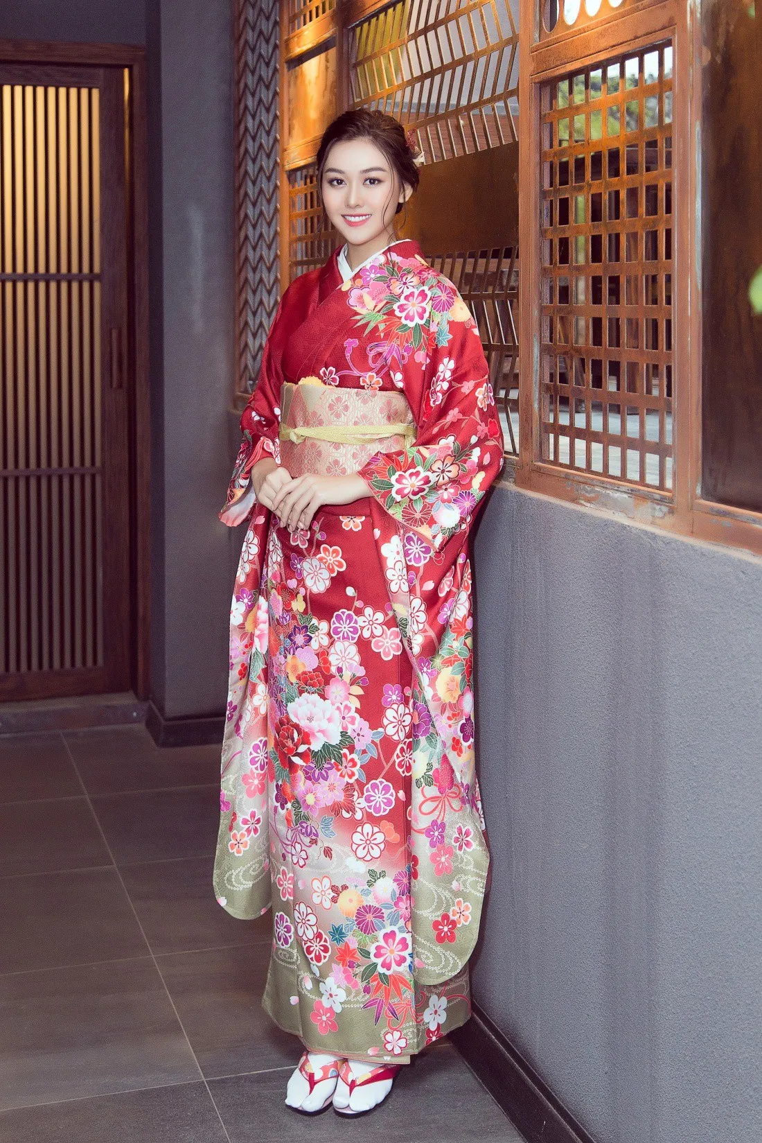 Hoa hậu Lương Thùy Linh - Á hậu Tường San diện kimono đọ sắc - Ảnh 4.