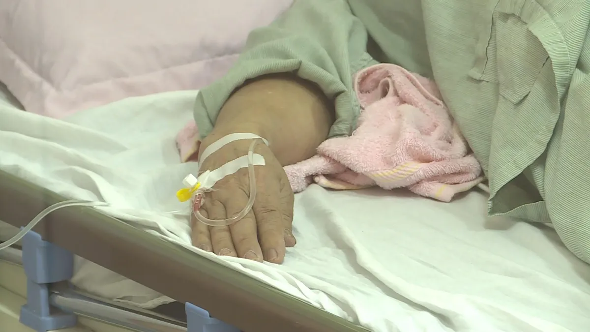 Phần lớn người bệnh ung thư đến khám ở giai đoạn muộn - Ảnh 1. Phần lớn người bệnh ung thư đến khám ở giai đoạn muộn - Ảnh 1.