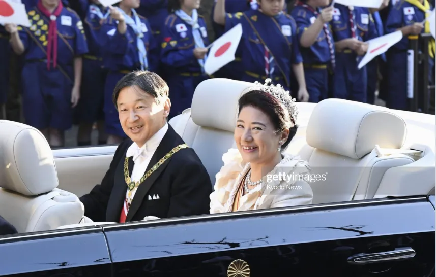 Lễ diễu hành sau đăng quang của Nhật hoàng Naruhito - Ảnh 1.