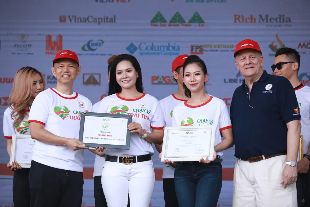 Lương Nguyệt Anh, MC Mỹ Vân chạy ủng hộ trẻ em bị bệnh tim - Ảnh 8.