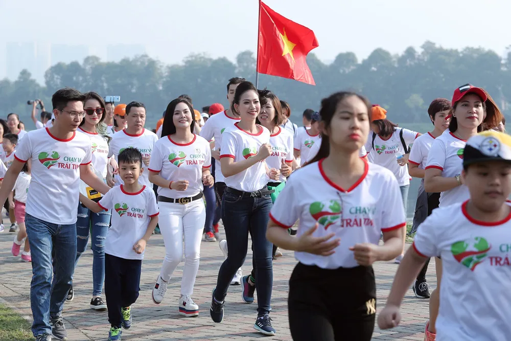 Lương Nguyệt Anh, MC Mỹ Vân chạy ủng hộ trẻ em bị bệnh tim - Ảnh 7.