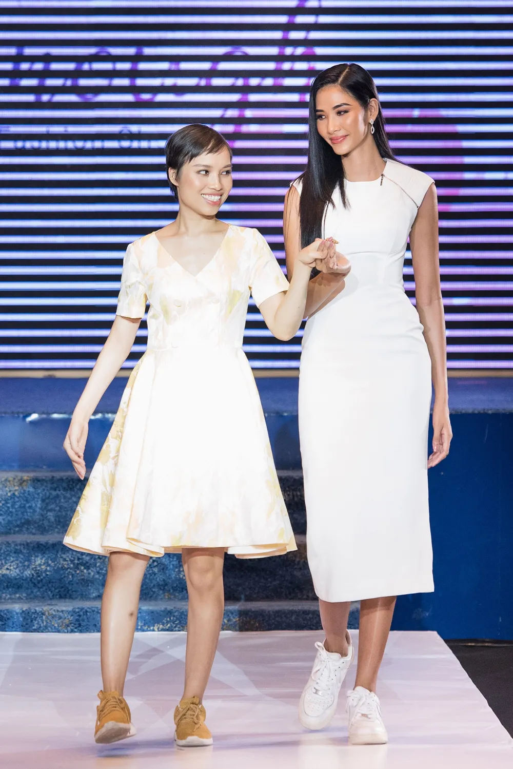 Á hậu Hoàng Thùy xúc động khi catwalk cùng bệnh nhân ung thư - Ảnh 5.