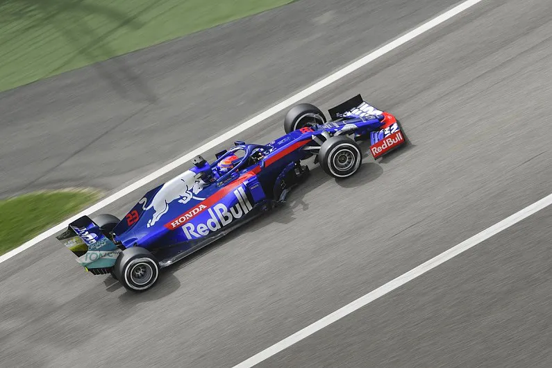 Alexander Albon sẽ tiếp tục gắn bó với Red Bull ở mùa giải 2020 - Ảnh 1. Alexander Albon sẽ tiếp tục gắn bó với Red Bull ở mùa giải 2020 - Ảnh 1.