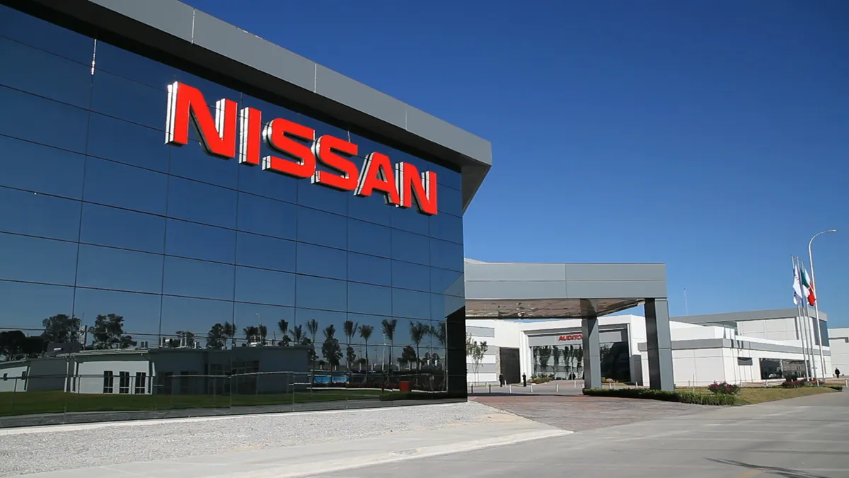 Nissan hạ dự báo doanh thu và lợi nhuận trong tài khóa 2019 - Ảnh 1. Nissan hạ dự báo doanh thu và lợi nhuận trong tài khóa 2019 - Ảnh 1.