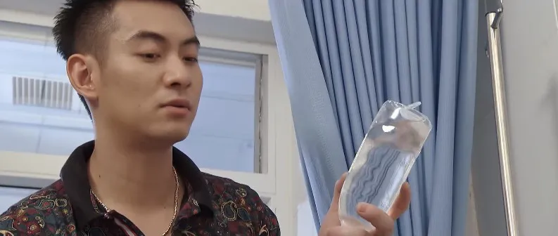 Hoa hồng tr&ecirc;n ngực tr&aacute;i - Tập 29: Lẩn trốn bao l&acirc;u, cuối c&ugrave;ng Tr&agrave; cũng bị Giang t&igrave;m tận giường bệnh t&iacute;nh sổ - Ảnh 2.