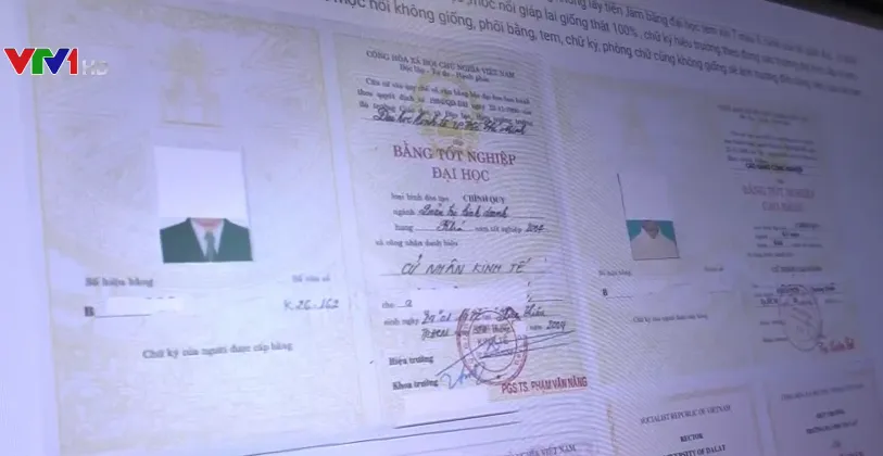 Chợ mua bán bằng giả nhộn nhịp suốt ngày đêm - Ảnh 2. Chợ mua bán bằng giả nhộn nhịp suốt ngày đêm - Ảnh 2.