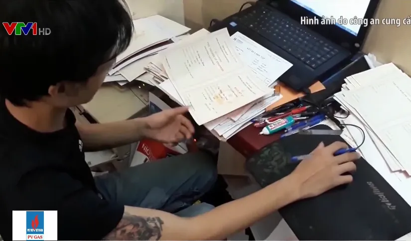 Chợ mua bán bằng giả nhộn nhịp suốt ngày đêm - Ảnh 3. Chợ mua bán bằng giả nhộn nhịp suốt ngày đêm - Ảnh 3.