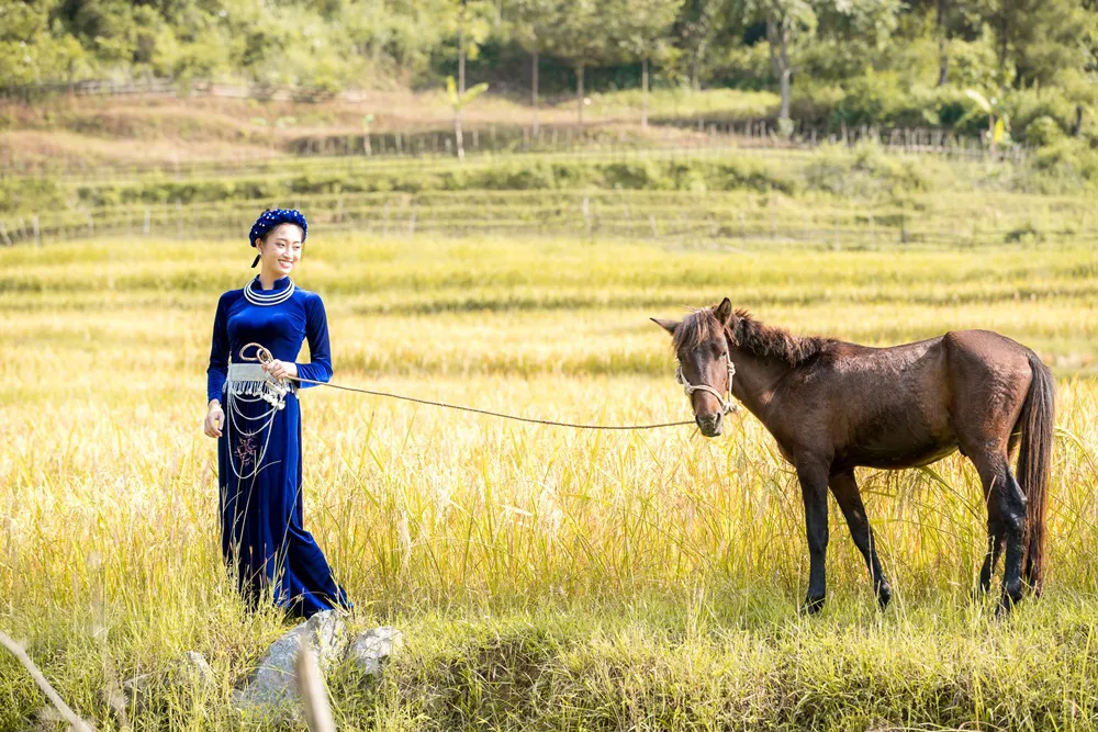 Hoa hậu Lương Thùy Linh đẹp mê hoặc trong clip tự giới thiệu gửi đến Miss World 2019 - Ảnh 16.