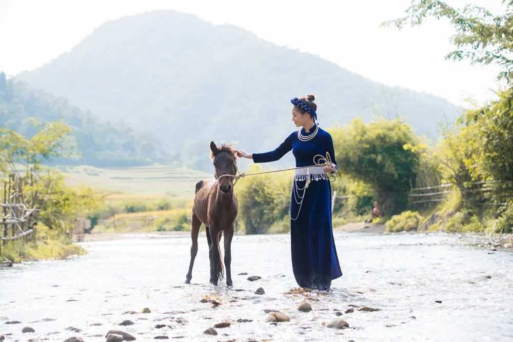 Hoa hậu Lương Thùy Linh đẹp mê hoặc trong clip tự giới thiệu gửi đến Miss World 2019 - Ảnh 14.