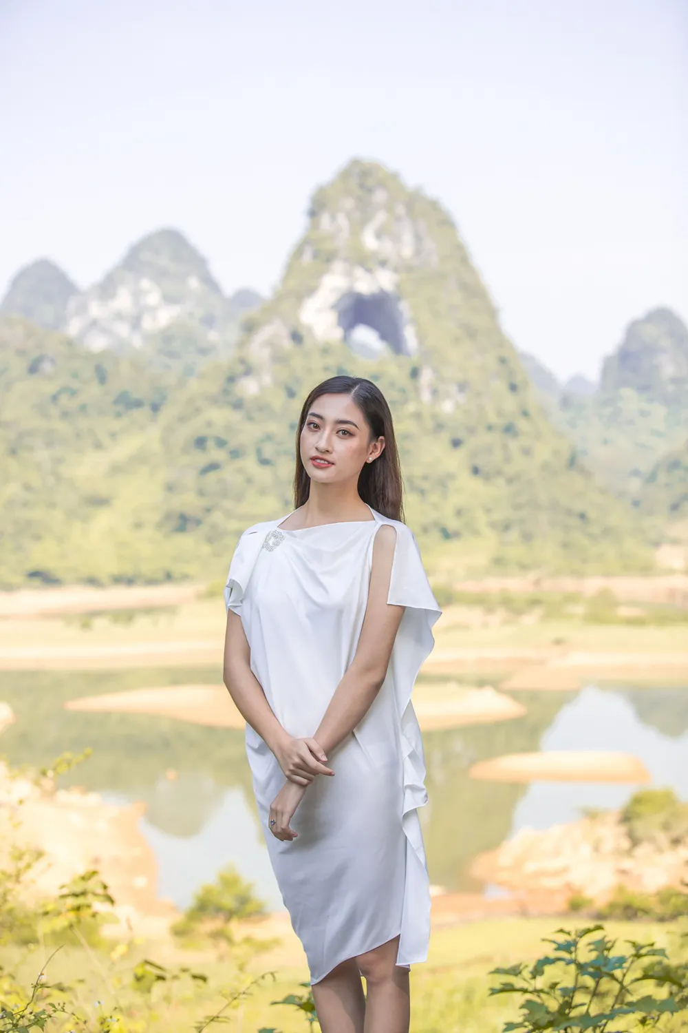 Hoa hậu Lương Thùy Linh đẹp mê hoặc trong clip tự giới thiệu gửi đến Miss World 2019 - Ảnh 8.