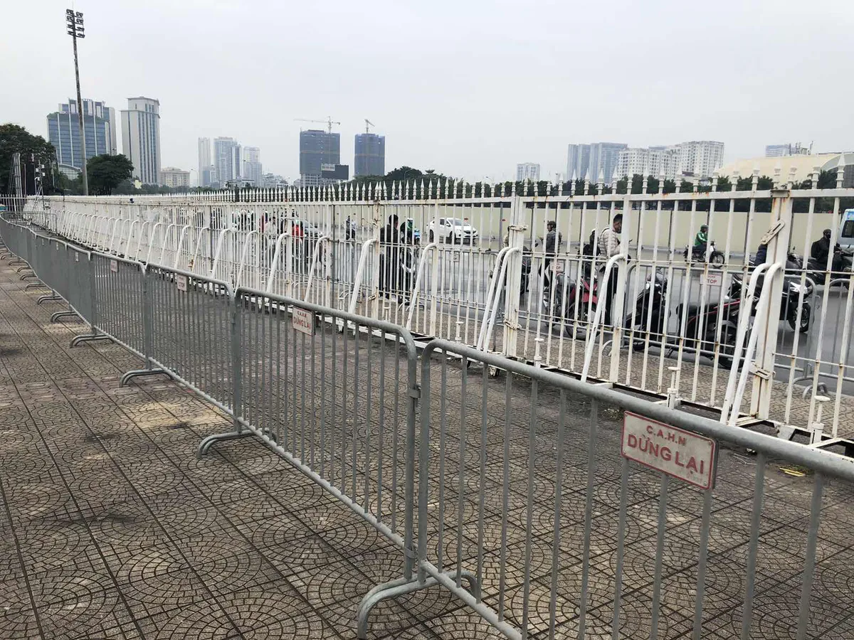 Trước giờ G trận ĐT Việt Nam – ĐT UAE: Sân Mỹ Đình mở cửa trước 4 tiếng, cảnh báo ách tắc vì sửa đường - Ảnh 1. Trước giờ G trận ĐT Việt Nam – ĐT UAE: Sân Mỹ Đình mở cửa trước 4 tiếng, cảnh báo ách tắc vì sửa đường - Ảnh 1.