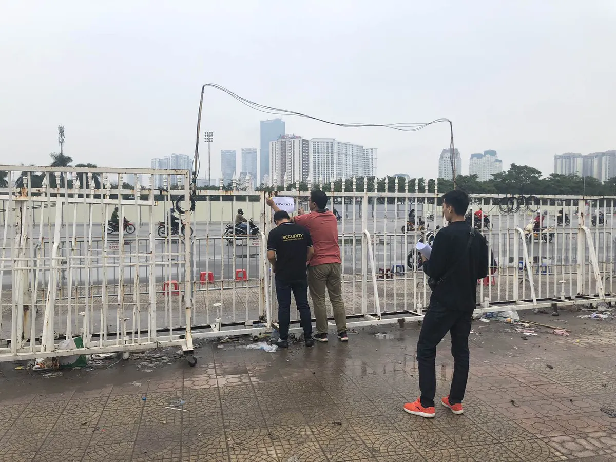 Trước giờ G trận ĐT Việt Nam – ĐT UAE: Sân Mỹ Đình mở cửa trước 4 tiếng, cảnh báo ách tắc vì sửa đường - Ảnh 2. Trước giờ G trận ĐT Việt Nam – ĐT UAE: Sân Mỹ Đình mở cửa trước 4 tiếng, cảnh báo ách tắc vì sửa đường - Ảnh 2.
