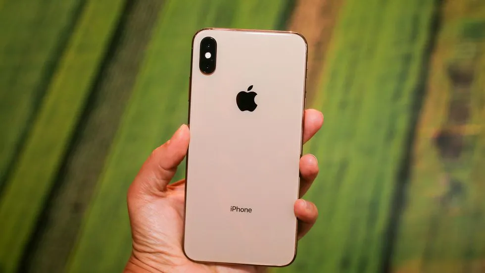 Có gần 20 triệu đồng: Nên mua iPhone XS Max cũ hay iPhone 11 mới? - Ảnh 1.