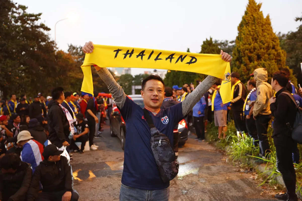 CĐV Thái Lan máu lửa trước trận đấu với ĐT Việt Nam tại Mỹ Đình - Ảnh 7. CĐV Thái Lan máu lửa trước trận đấu với ĐT Việt Nam tại Mỹ Đình - Ảnh 7.