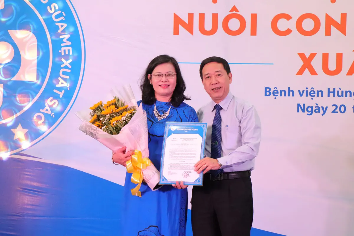 TP.HCM: Bệnh viện đầu tiên đạt danh hiệu thực hành nuôi con bằng sữa mẹ xuất sắc - Ảnh 1. TP.HCM: Bệnh viện đầu tiên đạt danh hiệu thực hành nuôi con bằng sữa mẹ xuất sắc - Ảnh 1.