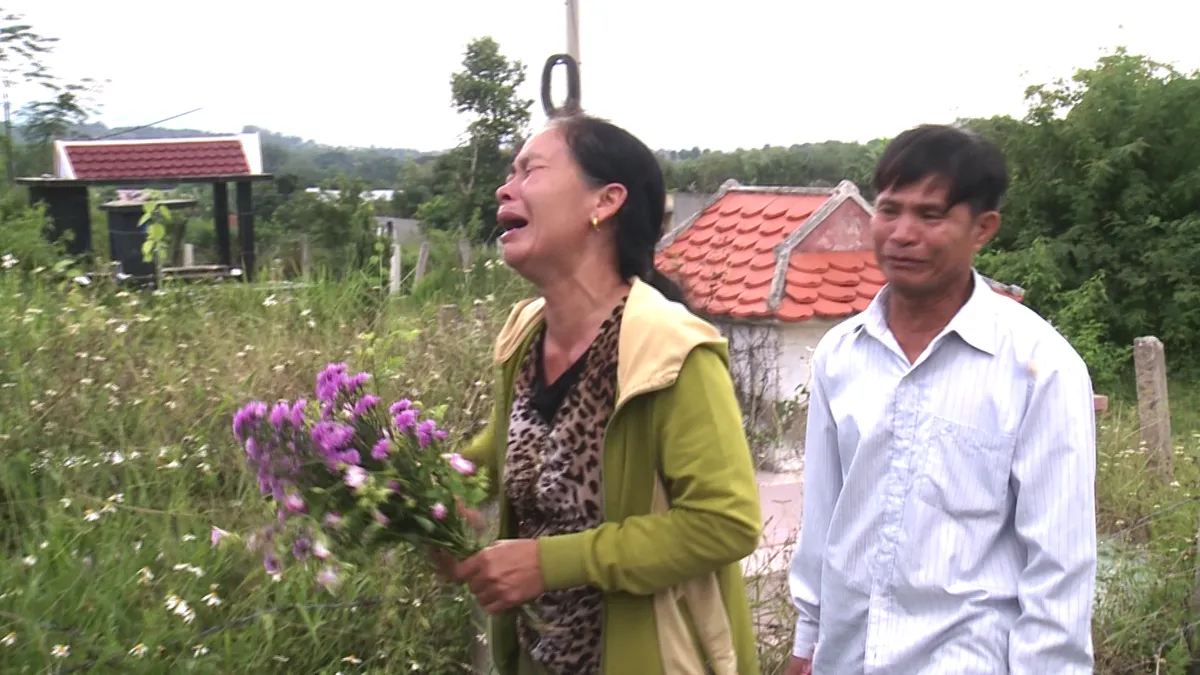 Hai cô giáo ra đi trong cơn lũ dữ bỏ lại trang giáo án dang dở - Ảnh 1.