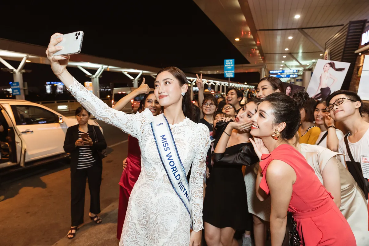 Hoa hậu Lương Thùy Linh chính thức lên đường sang Anh dự thi Miss World 2019 - Ảnh 10.