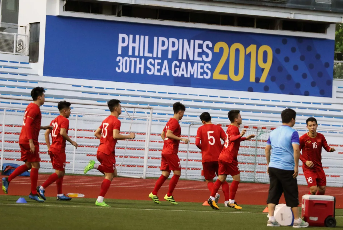 U22 Việt Nam tập làm quen sân đấu trận ra quân gặp ĐT U22 Brunei - Ảnh 3. U22 Việt Nam tập làm quen sân đấu trận ra quân gặp ĐT U22 Brunei - Ảnh 3.