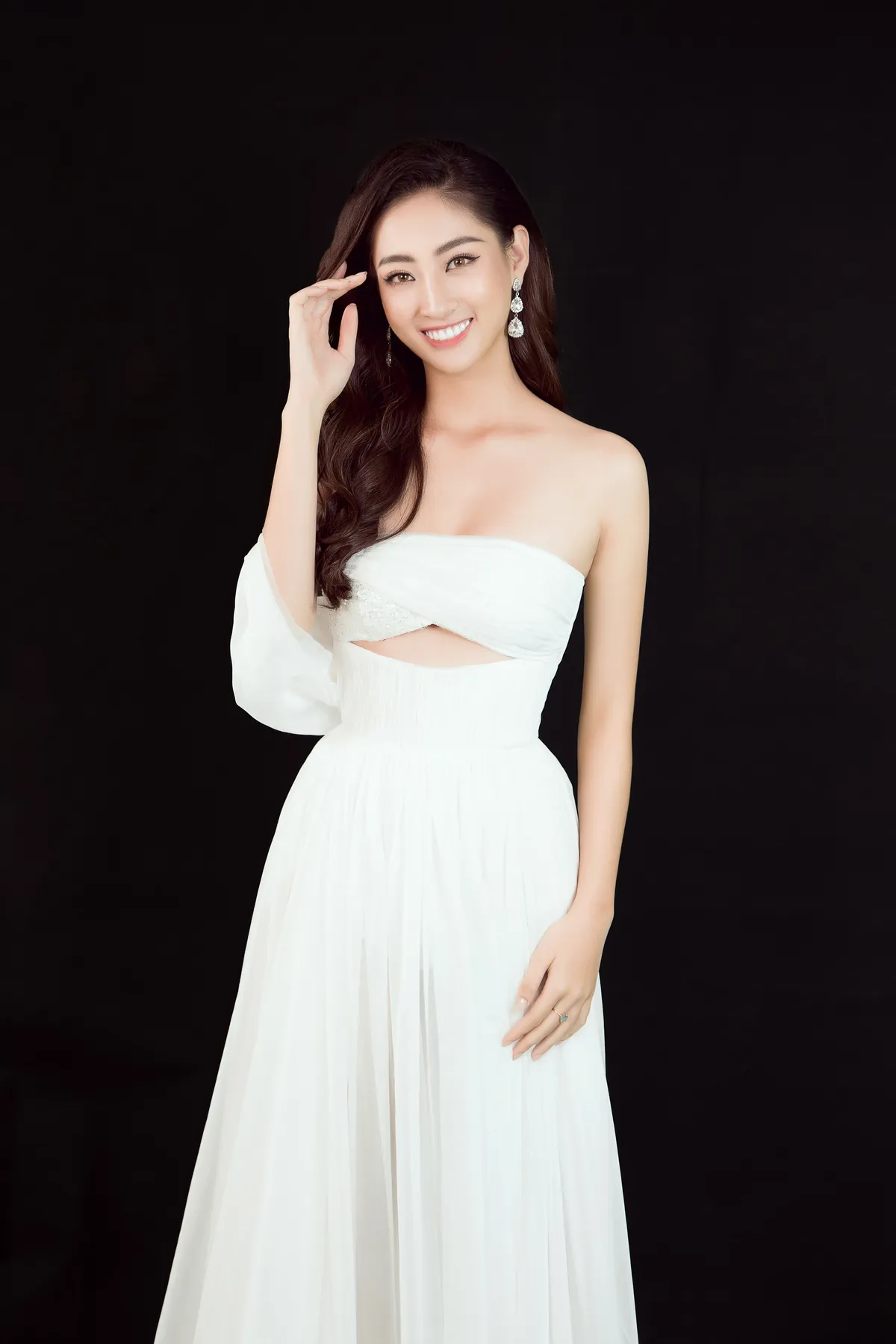 Miss World 2019: Lương Thùy Linh tung clip khoe giọng hát dự thi tài năng - Ảnh 8.