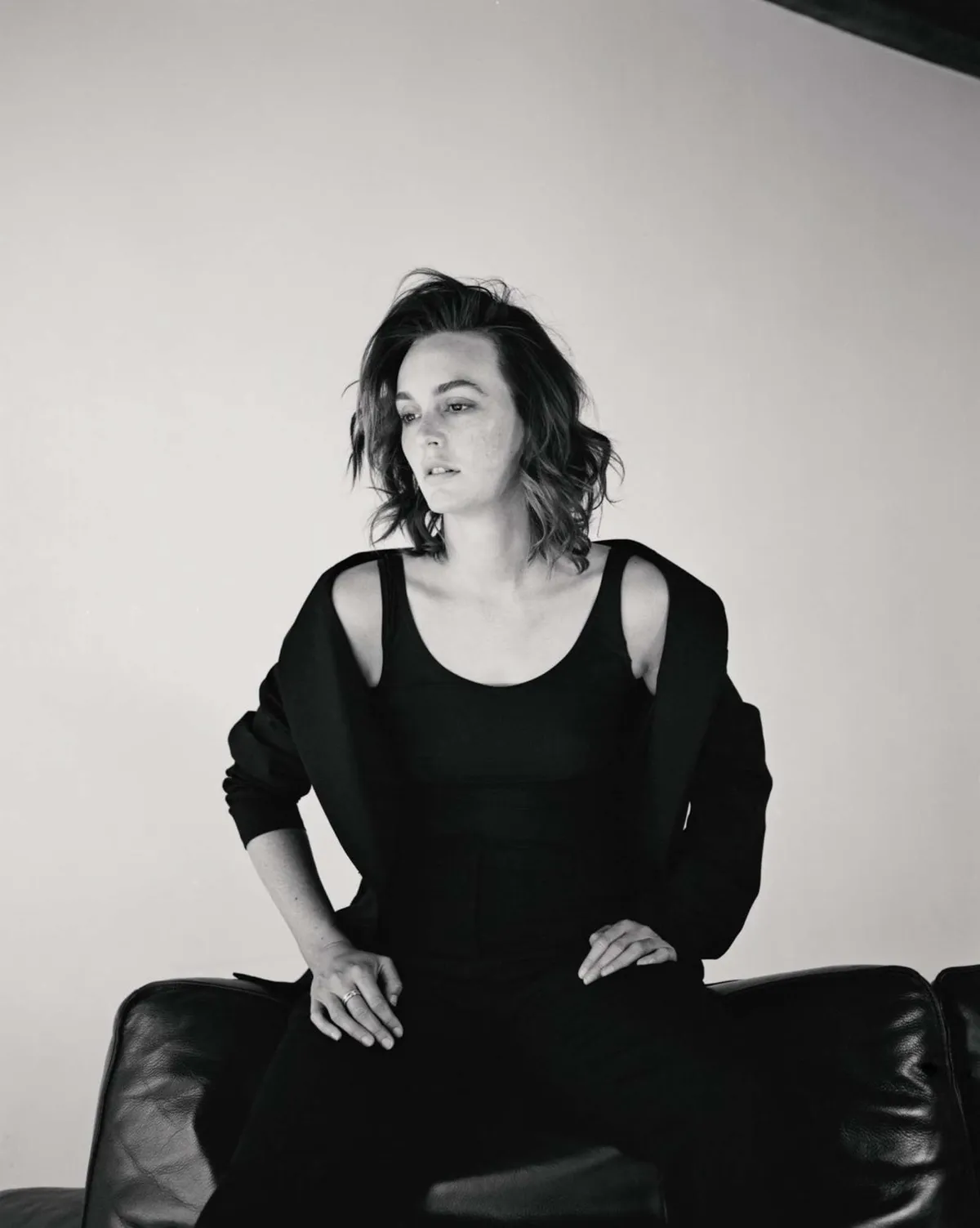 Leighton Meester ấn tượng từ sự đơn giản tr&ecirc;n 1883 - Ảnh 1.