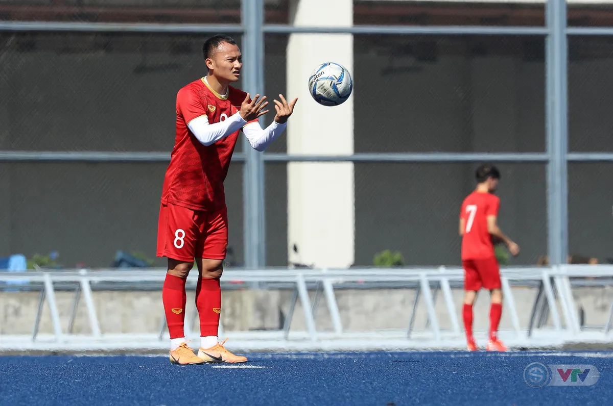 SEA Games 30: U22 Việt Nam tập luyện dưới thời tiết nắng nóng, chuẩn bị cho trận gặp U22 Lào - Ảnh 6. SEA Games 30: U22 Việt Nam tập luyện dưới thời tiết nắng nóng, chuẩn bị cho trận gặp U22 Lào - Ảnh 6.