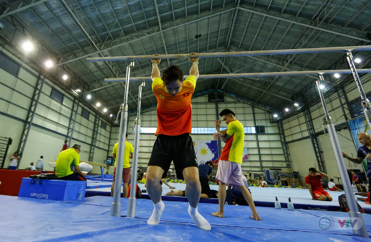 SEA Games 30: Dàn hot boy Thể dục dụng cụ Việt Nam tích cực luyện tập tại Manila để tranh HCV - Ảnh 10. SEA Games 30: Dàn hot boy Thể dục dụng cụ Việt Nam tích cực luyện tập tại Manila để tranh HCV - Ảnh 10.