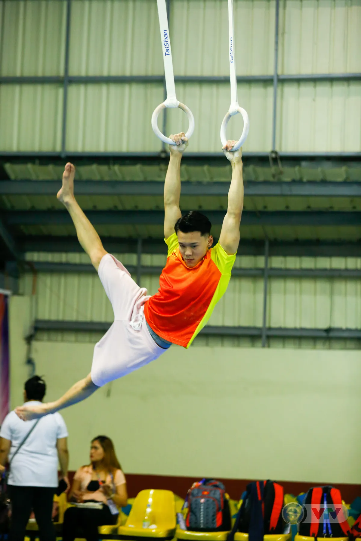SEA Games 30: Dàn hot boy Thể dục dụng cụ Việt Nam tích cực luyện tập tại Manila để tranh HCV - Ảnh 8. SEA Games 30: Dàn hot boy Thể dục dụng cụ Việt Nam tích cực luyện tập tại Manila để tranh HCV - Ảnh 8.