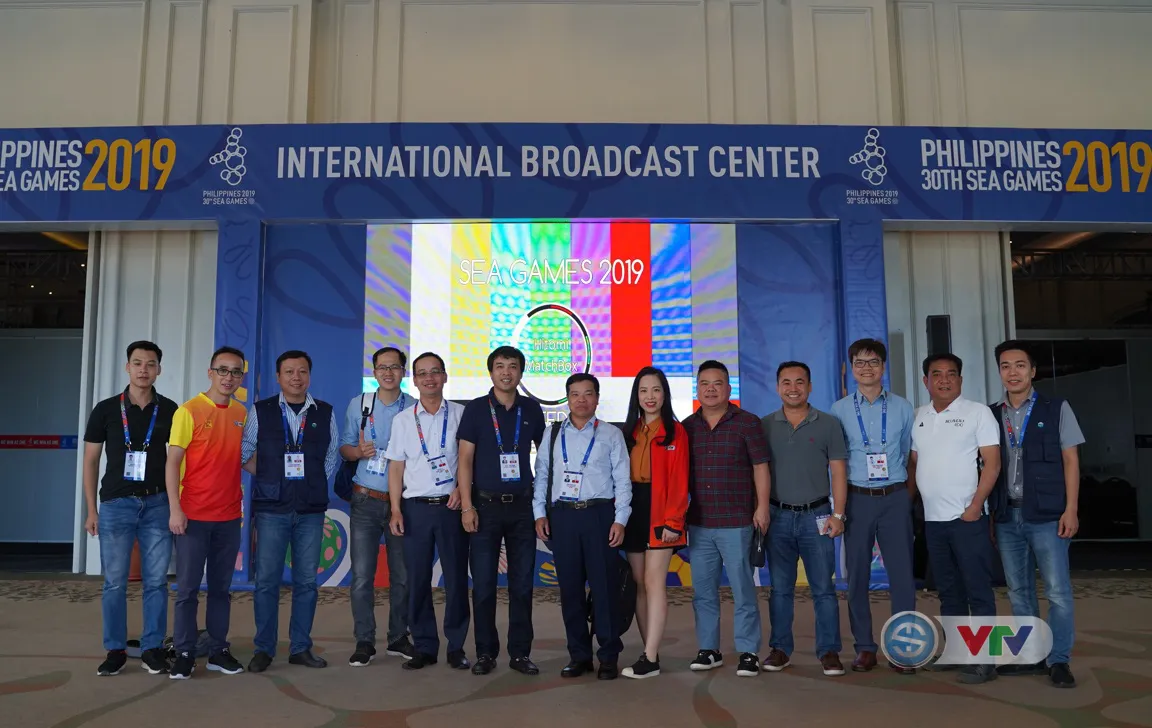 Phó Tổng giám đốc Đài Truyền hình Việt Nam Đinh Đắc Vĩnh đến IBC động viên đoàn công tác của VTV tại SEA Games 30 - Ảnh 1. Phó Tổng giám đốc Đài Truyền hình Việt Nam Đinh Đắc Vĩnh đến IBC động viên đoàn công tác của VTV tại SEA Games 30 - Ảnh 1.