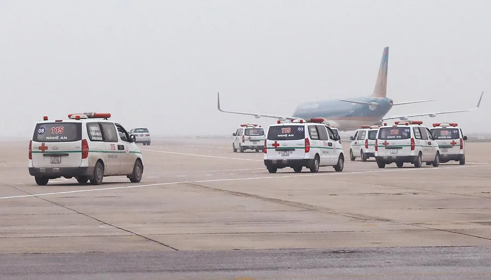 Ho&agrave;n tất việc đưa thi h&agrave;i v&agrave; tro cốt 39 nạn nh&acirc;n thiệt mạng ở Anh về nước - Ảnh 1.