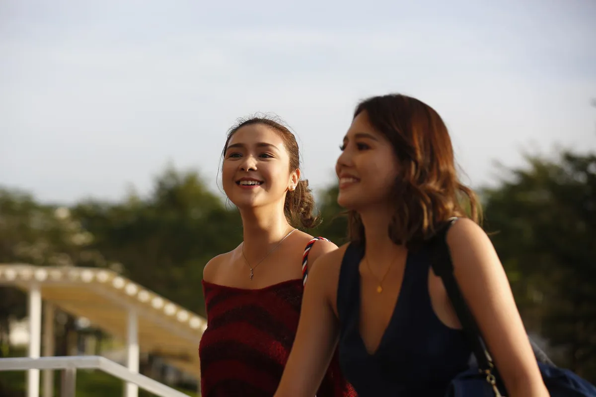 ẢNH: Những bóng hồng nô nức tới tham dự lễ khai mạc SEA Games 30 - Ảnh 2. ẢNH: Những bóng hồng nô nức tới tham dự lễ khai mạc SEA Games 30 - Ảnh 2.