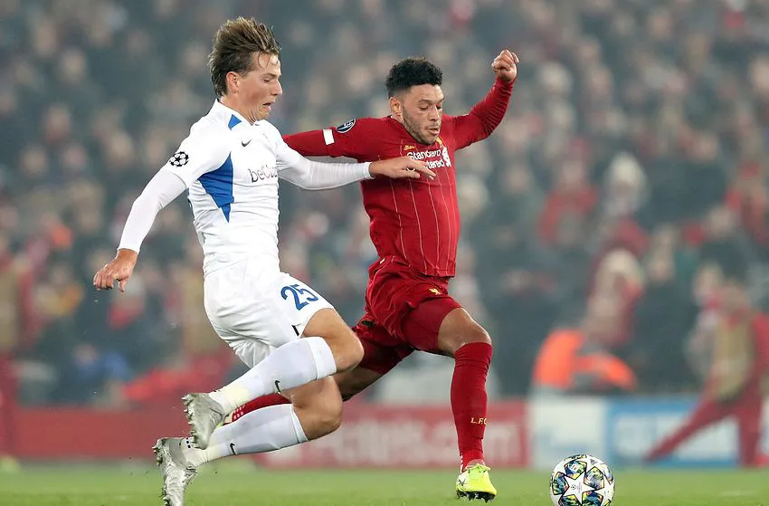 Mất Fabinho hết năm, Liverpool tính đường mua máy quét mới - Ảnh 1.
