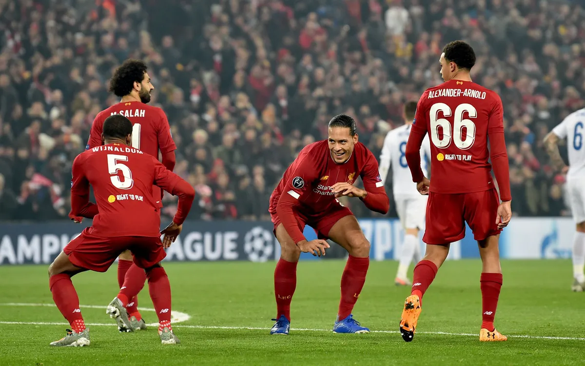 Liverpool 2-1 Genk: Thắng nhẹ nhàng, The Kop vươn lên giữ ngôi đầu bảng E - Ảnh 3. Liverpool 2-1 Genk: Thắng nhẹ nhàng, The Kop vươn lên giữ ngôi đầu bảng E - Ảnh 3.
