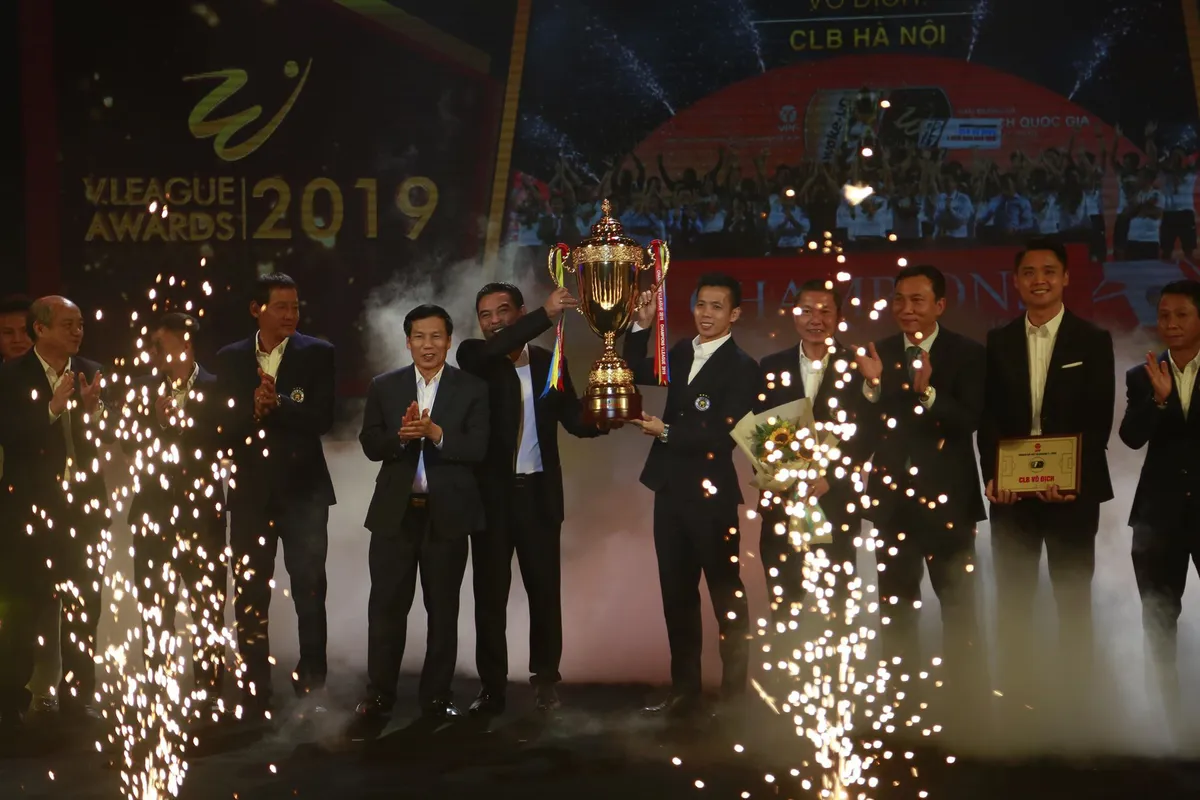 Bình luận thể thao ngày 8/11/2019: HLV Park Hang Seo gia hạn hợp đồng cùng bóng đá Việt Nam - Ảnh 2. Bình luận thể thao ngày 8/11/2019: HLV Park Hang Seo gia hạn hợp đồng cùng bóng đá Việt Nam - Ảnh 2.