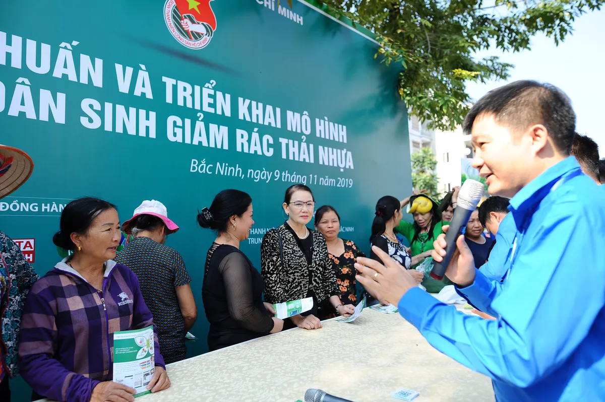 Thanh niên xóa điểm đen về rác thải nhựa bằng các mô hình cộng đồng - Ảnh 9.